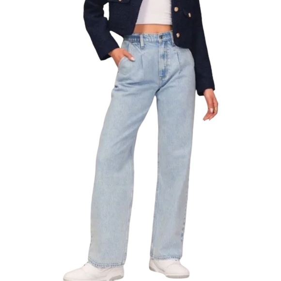 ABERCROMBIE & FITCH The Loose High Rise Jeans with Pleats